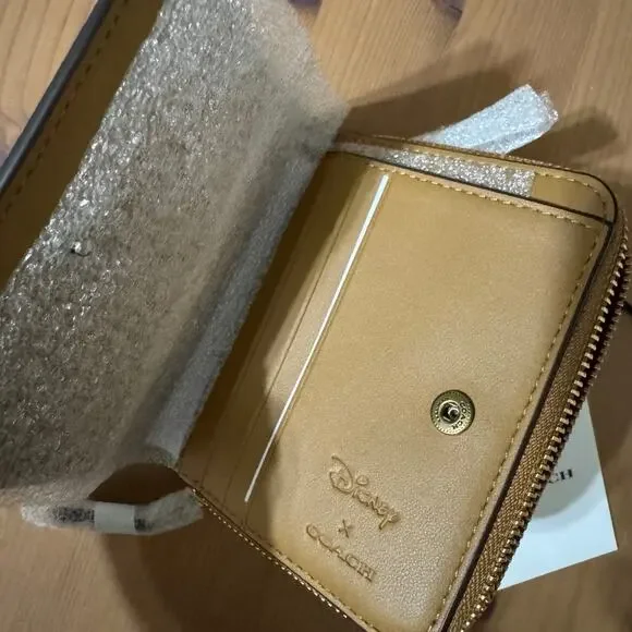 🐭Disney X Coach Essential Billfold Wallet With Mickey Mouse And Friends - Picture 8 of 11